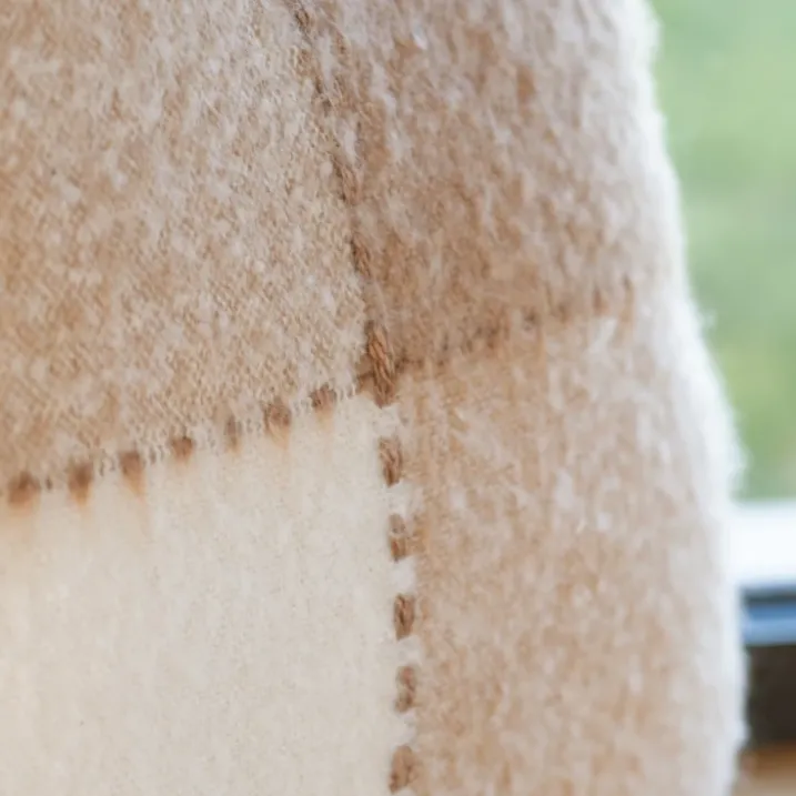 Housse de coussin à carreaux aspect mohair