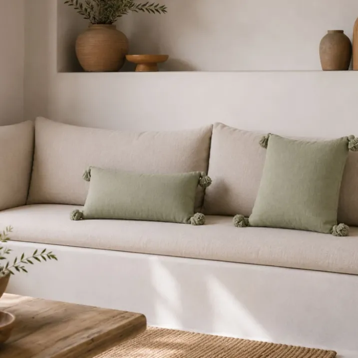 Housse de coussin en laine à pompons