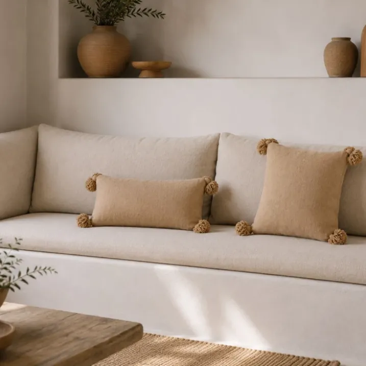Housse de coussin en laine à pompons