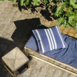 Housse de coussin rayée en coton et jute