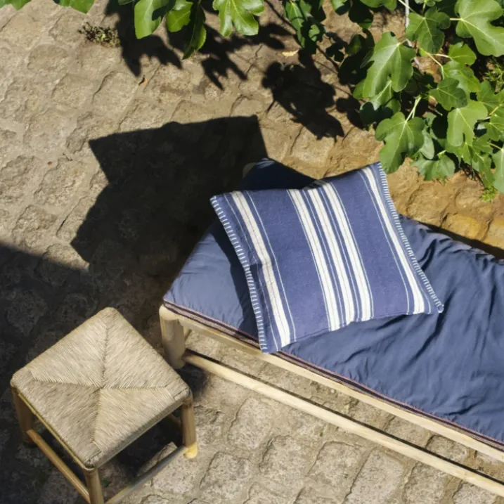 Housse de coussin rayée en coton et jute