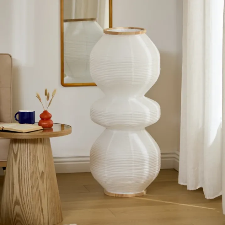 Lampadaire sculptural en papier avec double éclairage