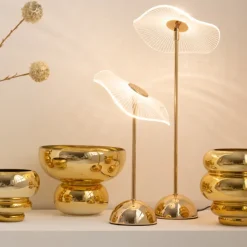 Lampe de table LED en métal effet fleur