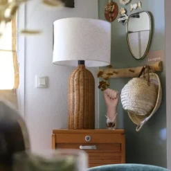 Lampe à poser en métal avec pied cylindrique ajouré