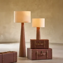 Lampe à poser en poterie avec pied effet bois
