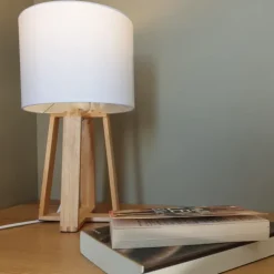 Lampe trépied esprit scandinave