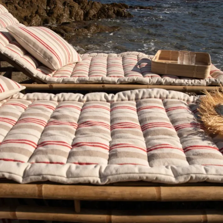 Matelas bain de soleil matelassé à rayures