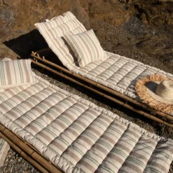 Matelas bain de soleil matelassé à rayures