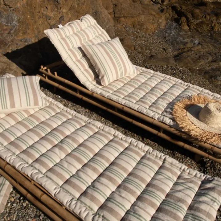 Matelas bain de soleil matelassé à rayures