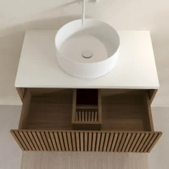 Meuble de salle de bain suspendu avec façade crantée, plan de toilette et vasque(s) à poser