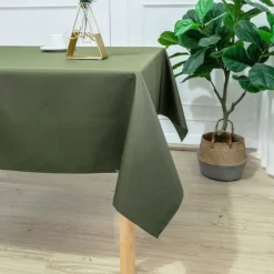 Nappe carrée et enduite antitache