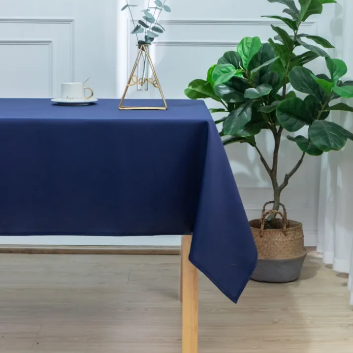 Nappe carrée et enduite antitache