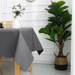 Nappe carrée et enduite antitache
