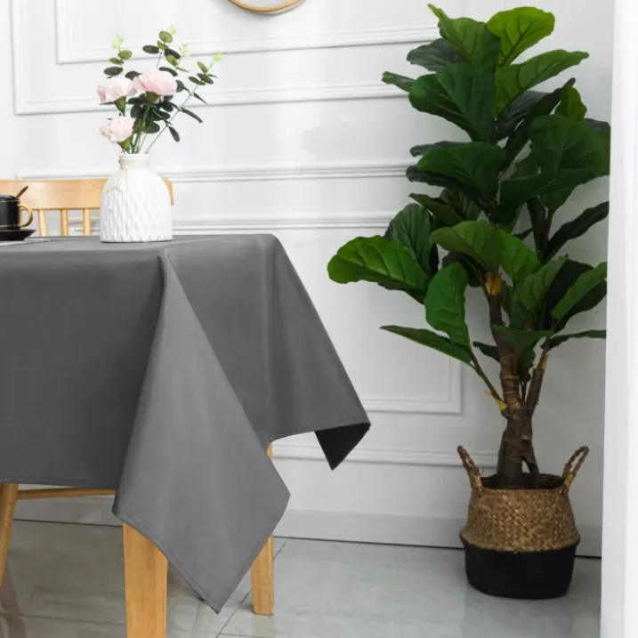 Nappe carrée et enduite antitache