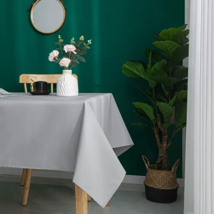Nappe carrée et enduite antitache