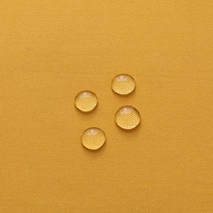Nappe carrée et enduite antitache