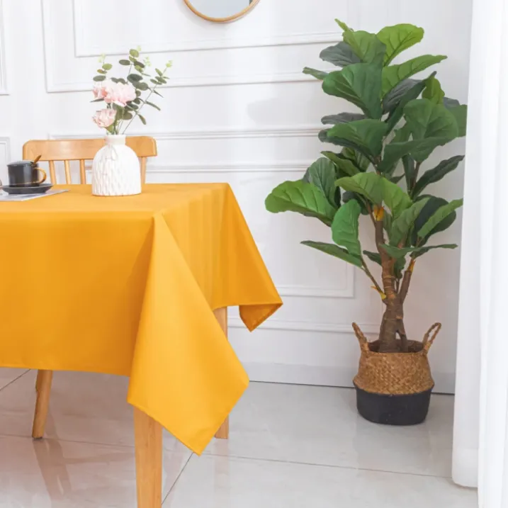 Nappe carrée et enduite antitache
