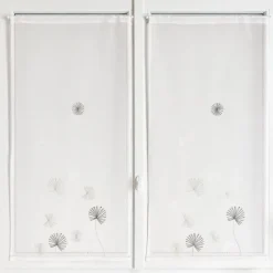 Paire de voilages brodés à motifs floraux