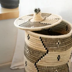 Panier à linge motifs ethniques en fibres naturelles