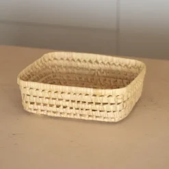 Panier rectangle en feuille de palmier