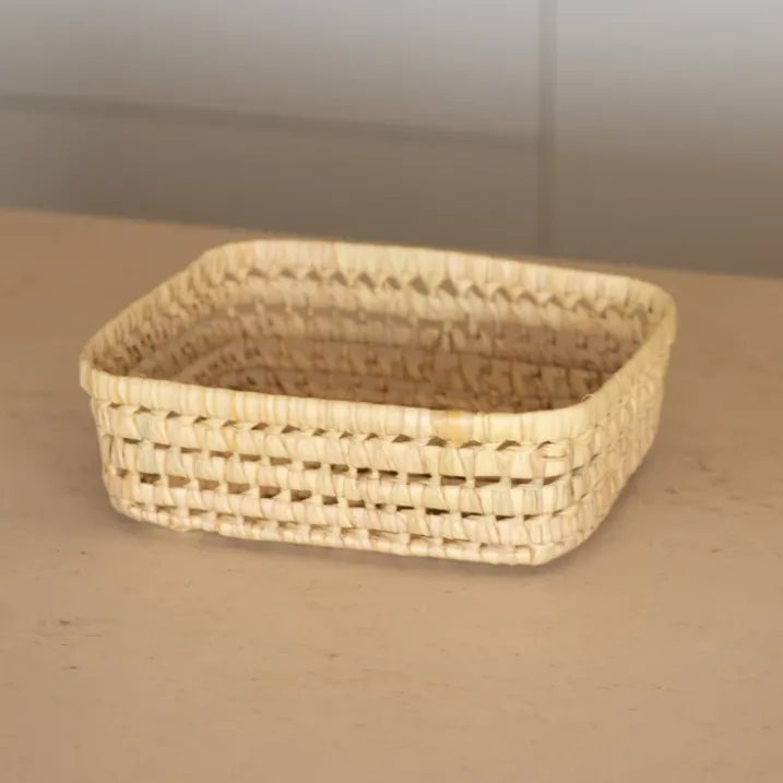 Panier rectangle en feuille de palmier