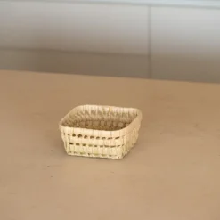 Panier rectangle en feuille de palmier