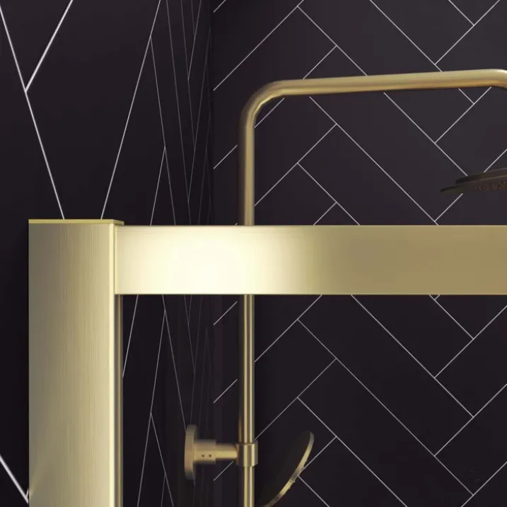 Paroi de douche à l’italienne avec étagère et porte-serviette