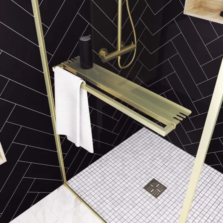 Paroi de douche à l’italienne avec étagère et porte-serviette
