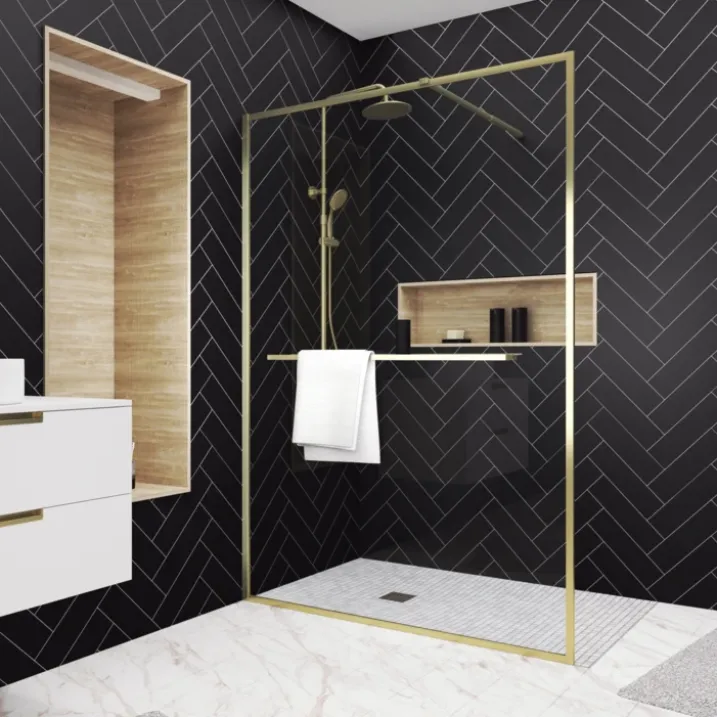 Paroi de douche à l’italienne avec étagère et porte-serviette