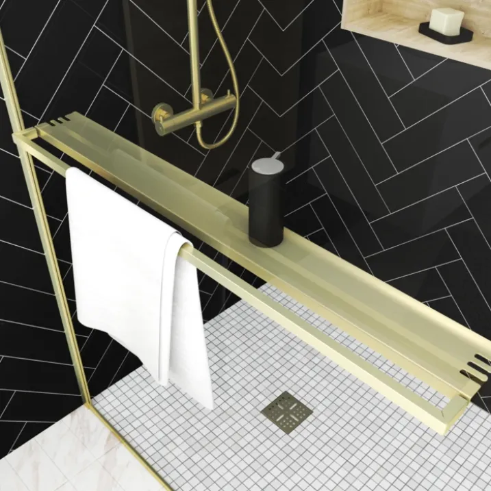 Paroi de douche à l’italienne avec étagère et porte-serviette