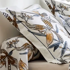 Parure de lit aux fleurs exubérantes