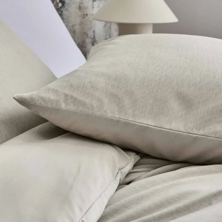 Parure de lit en microfibre flanelle motif fines rayures