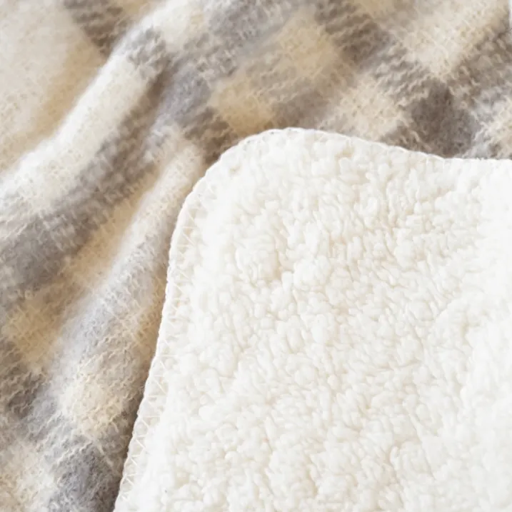 Plaid à carreaux effet mohair avec dos sherpa