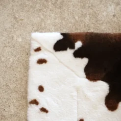 Plaid doux à motif peau de vache avec dos en velours