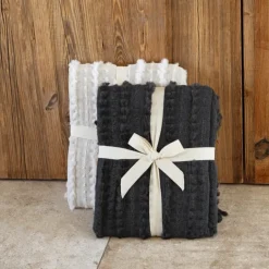 Plaid en chenille texturée avec franges