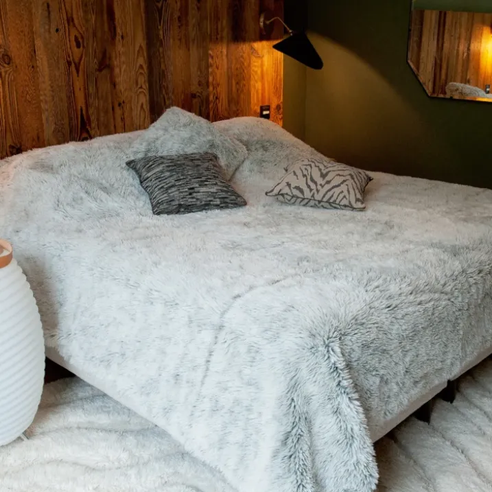 Plaid ou jeté de lit Imitation Fourrure Doux