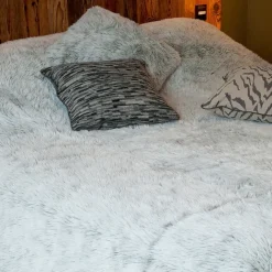 Plaid ou jeté de lit Imitation Fourrure Doux