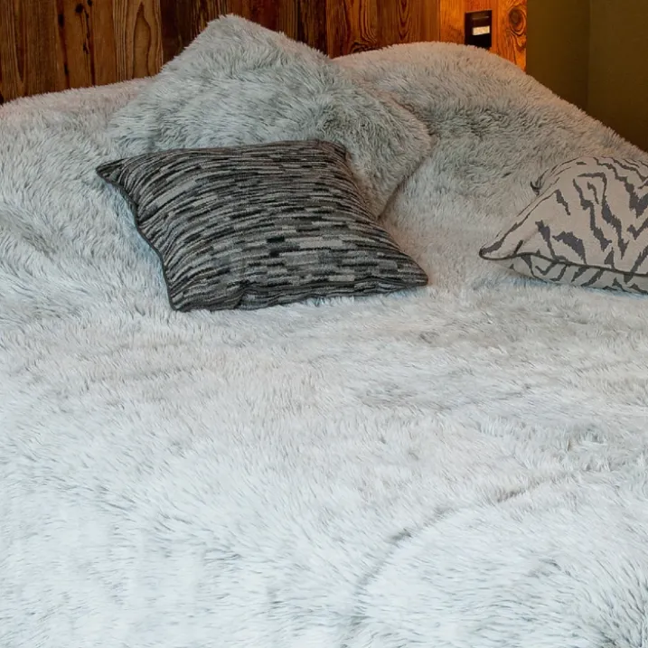 Plaid ou jeté de lit Imitation Fourrure Doux