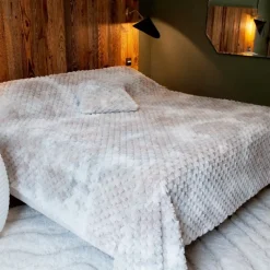 Plaid ou jeté de lit Imitation fourrure relief losange