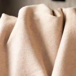 Plaid ou jeté de lit laine à pompons