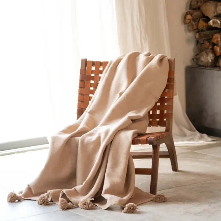 Plaid ou jeté de lit laine à pompons