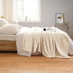 Plaid polaire à effet côtelé en 3D