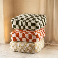 Pouf damier en laine avec garnissage