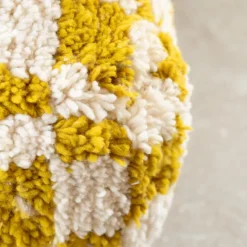 Pouf damier en laine avec garnissage