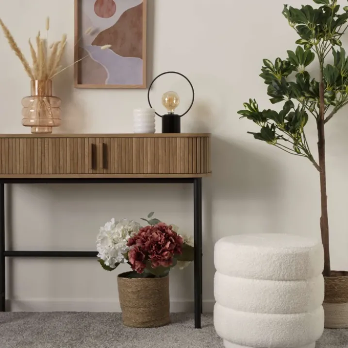Pouf en velours et bouclettes