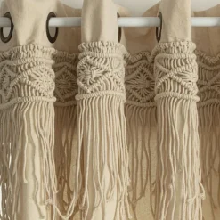 Rideau avec frise en macramé