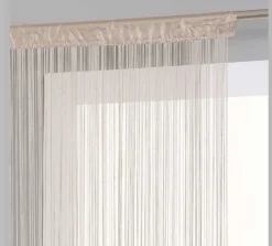 Rideau de fils unis et colorés