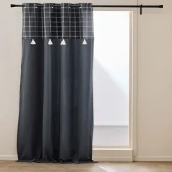 Rideau à œillets avec haut à carreaux et pompons en polycoton