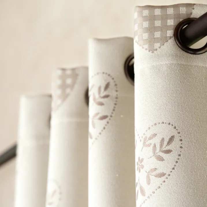 Rideau jacquard à œillets avec motif cœur
