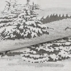 Rideau montagne sapins enneigés